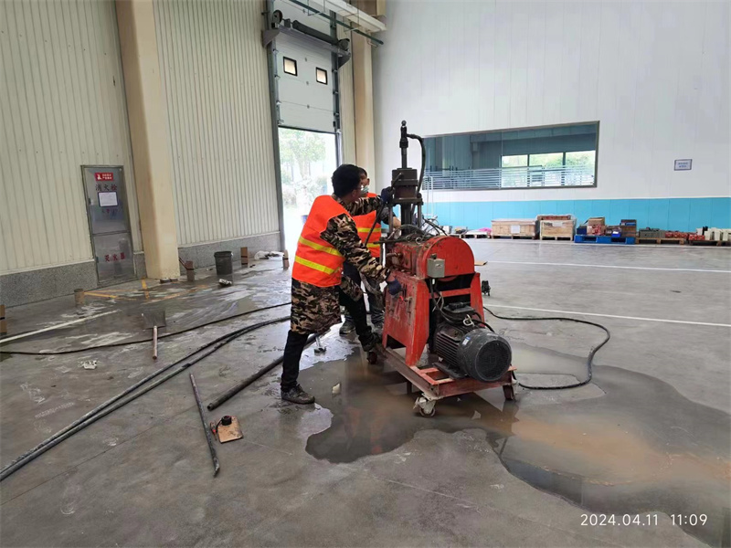 弓长岭厂房地面下沉塌陷注浆加固施工